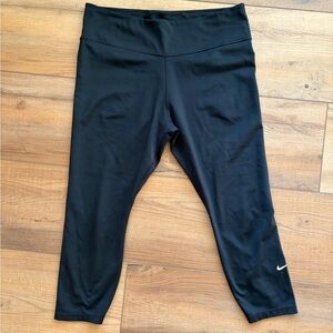 Women’s Nike One Black Dri-Fit Capri Leggings